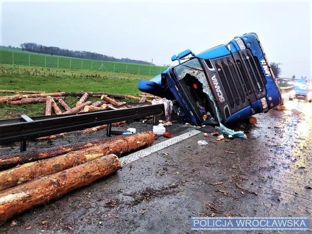 Pijany kierowca tira zatrzymany przez wrocławskich policjantów na autostradzie А4. Na szczęście nie doszło do tragedii...