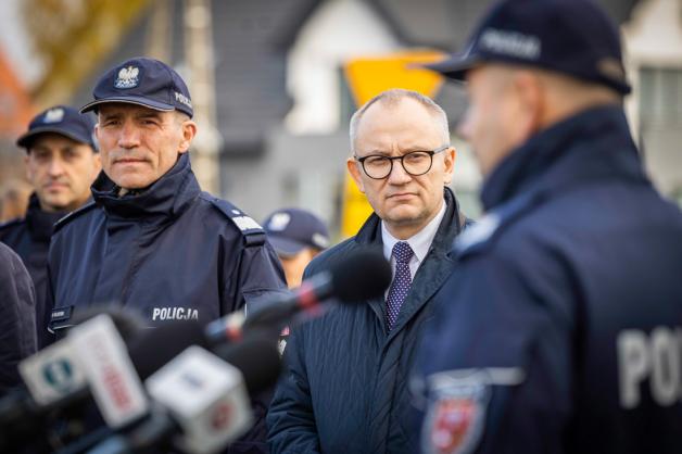 Otwarcie nowej siedziby Posterunku Policji w Młynarach z udziałem wiceministra Błażeja Pobożego